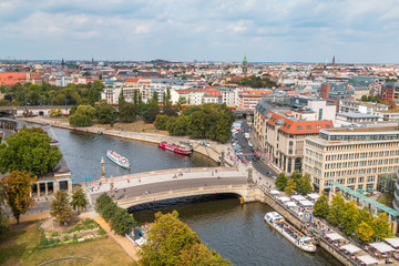 Fototapeta na wymiar Berlin city view and river
