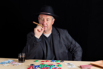 Man with a thoughtful look at poker - obrazy, fototapety, plakaty