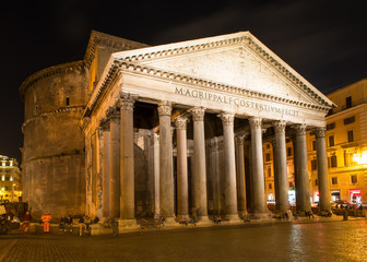 Obraz premium Night view of Pantheon in Rome. Italy