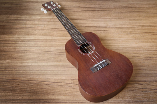 Vintage ukulele on wooden background
