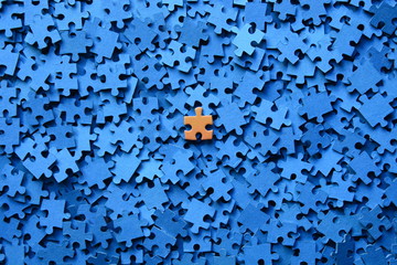 Pieza De Puzzle Sobre Fondo Azul