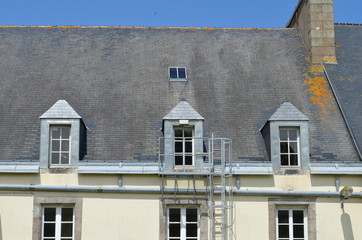 Lucarne avec issue de secours.