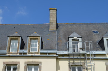 Lucarne avec issue de secours.