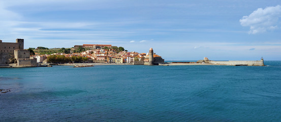 Fototapeta na wymiar Coastal panorama old village of Collioure France