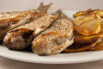 Bratheringe mit Bratkartoffeln