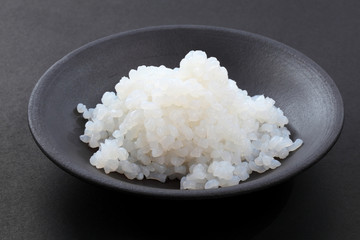 rice in black ceramic bowl