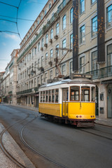 Plakat Yellow tramway in Lisbon
