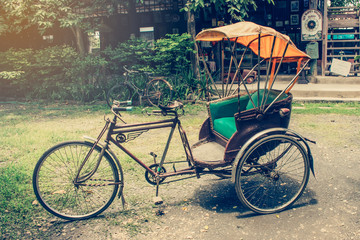 Fototapeta na wymiar old bicycle in coffee shop