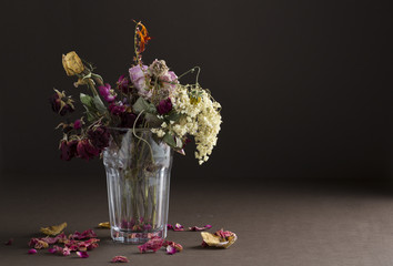 vertrockneter blumenstrauss