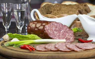 sausages on a wooden plate with vegetables in a restaurant