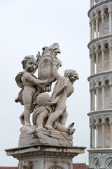 Fototapeta na wymiar Leaning Tower of Pisa and the fountain of cherubs