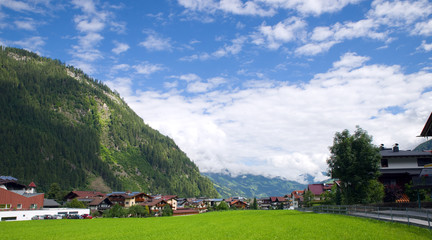 Fototapeta na wymiar Mayrhofen - Zillertaler Alpen - Österreich
