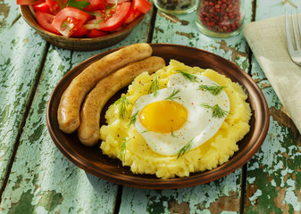 mashed potatoes with fried egg and sausage