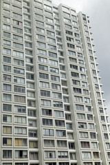 Fassade eines modernen Wohngebäudes in Paris, Frankreich