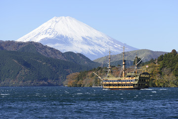 Obraz premium 芦ノ湖と富士山
