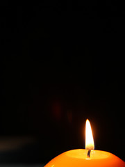 runde brennende Kerze...