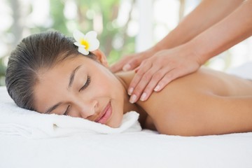 Obraz na płótnie Canvas Beautiful brunette enjoying a shoulder massage