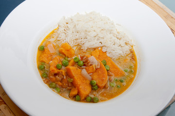 Süßkartoffelcurry mit Kokusmilch