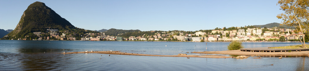 Fototapeta na wymiar The bay of lake Lugano on Switzerland