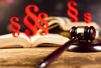 Gavel, Paragraph sign