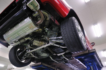 整備工場の自動車