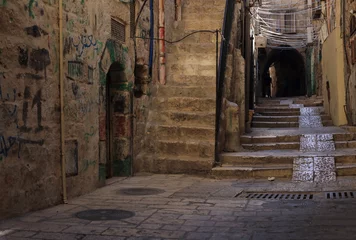 Foto op Plexiglas Smalle straat in Joodse wijk Jeruzalem © AnastasiiaUsoltceva