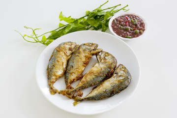 Shrimp Paste Chilli Sauce (Nam Prik Ka Pi) serve with Fried Indi
