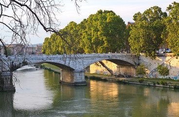 Fototapeta na wymiar Tiberbrücke in Rom