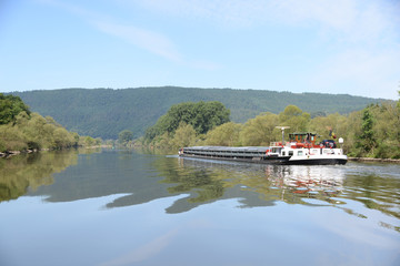 Lastkahn auf dem Main