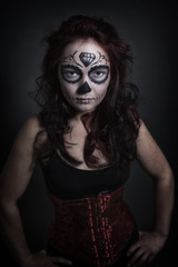 Sugar Skull junge Frau in Corsage