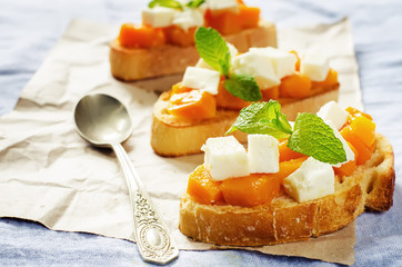 bruschetta with honey pumpkin and goat cheese