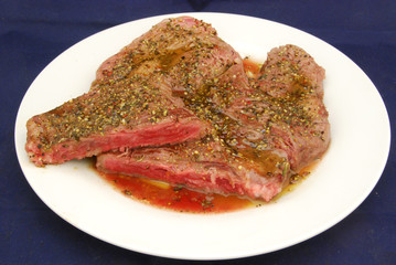 Rindernackensteak rare