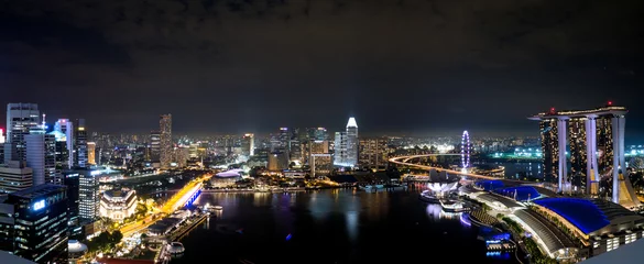Gordijnen Singapore Panorama Stadsgezicht bij Nacht © bravomozzo