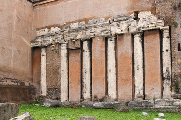 Naklejka premium Colonnade of an ancient temple, as part of a building in Rome, I