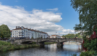 Fototapeta na wymiar pont sur la Moselle