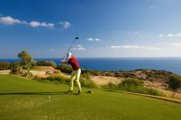 Photo sur Plexiglas Golf Homme jouant au golf