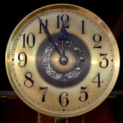 Alte Uhr - Fünf vor zwölf