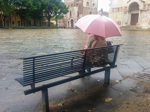 Attesa sotto la pioggia