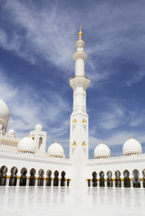Fototapeta na wymiar Минареты Белой мечети Абу-Даби. ОАЭ.