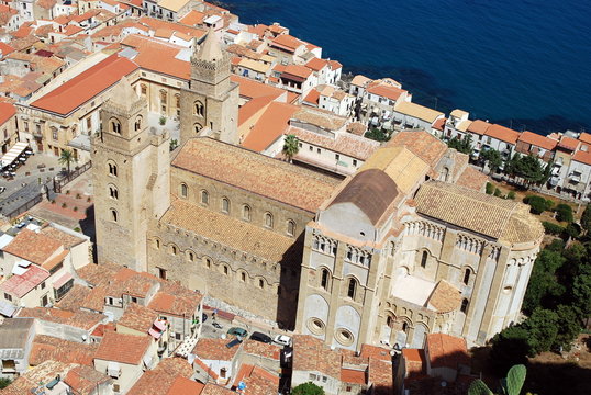 Il Duomo di Cefal&ugrave; visto dalla Rocca