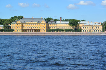 Fototapeta na wymiar St. Petersburg. View of Universitetskaya Embankment and Menshiko