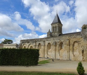 Fototapeta na wymiar abbaye royale de nieul