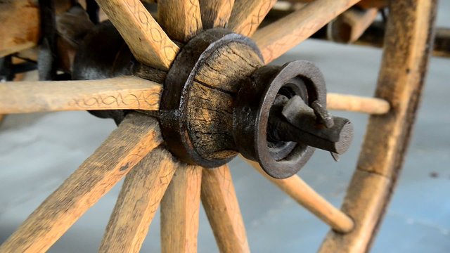 old wooden wheel, zoom in