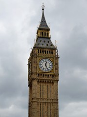 Fototapeta na wymiar Big Ben in London and cloudy sky