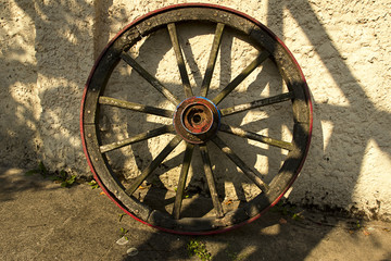 Old fashioned wheel - obrazy, fototapety, plakaty