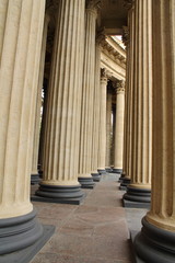 рельефные колонны