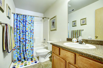 Bathroom with cheerful curtains