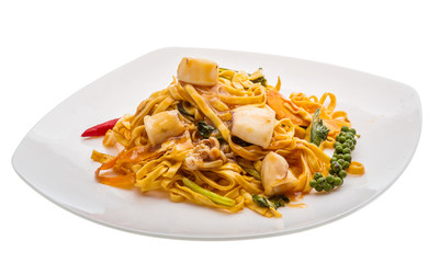 Fried noodles with calamari