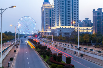 Obraz premium The city at night and ferris wheel