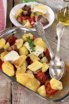 Potato gratin with meat and tomatoes